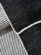 eb6156fce543446f90a9067a403e17e0-Max-Origin